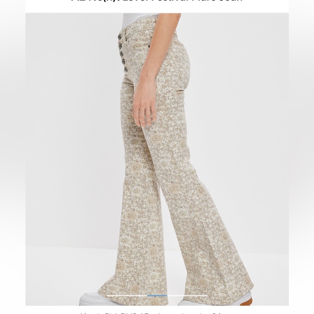 AMERICAN EAGLE | Next Level Floral Flare Jeans - Picture 4 of 6